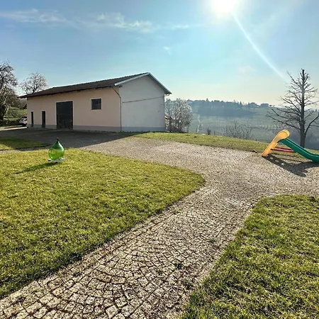 Lovely In Castagnole Delle Lanze Apartmán