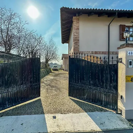 Lovely In Castagnole Delle Lanze